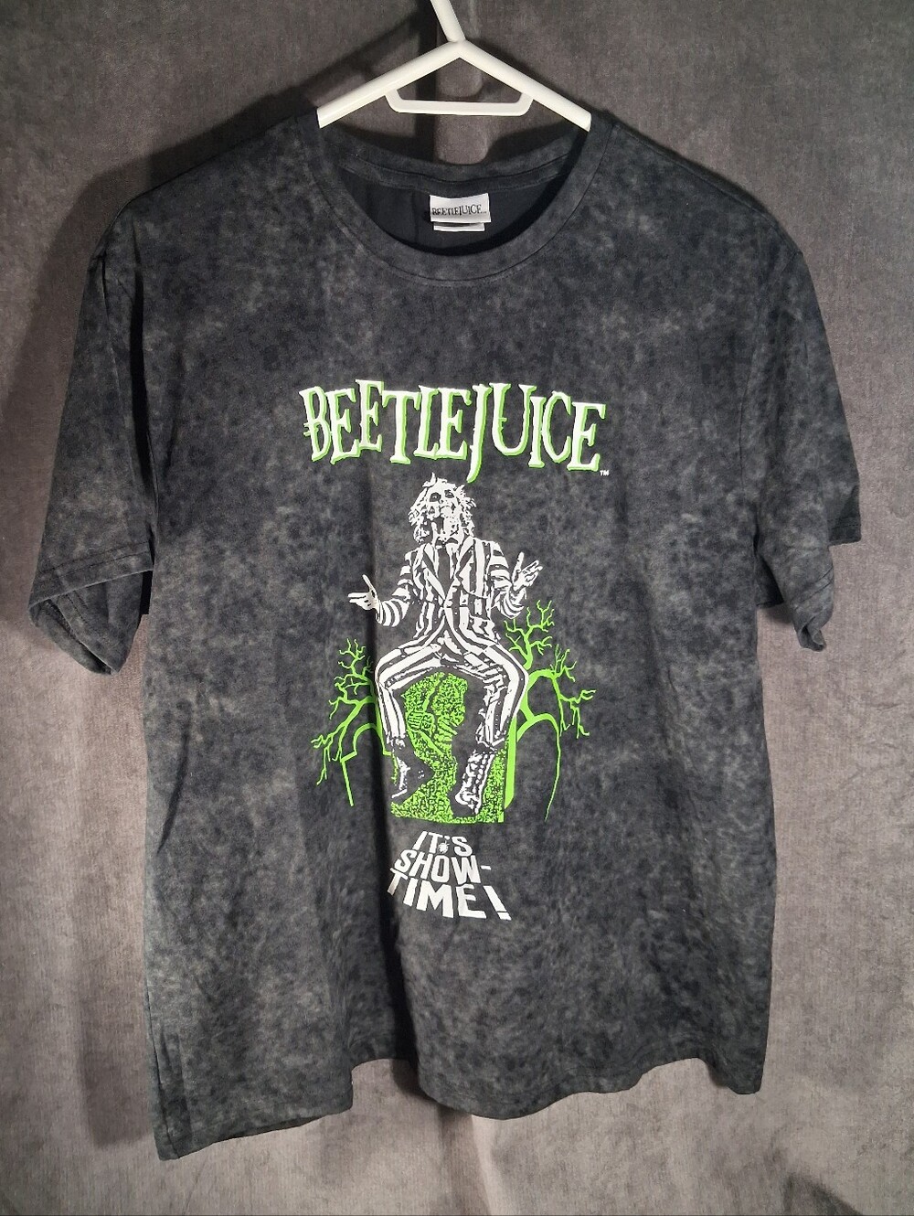 Beetlejuice Faux Black Tie Dye "It's Show-Time!" Graphic Movie Tee VG+ XL